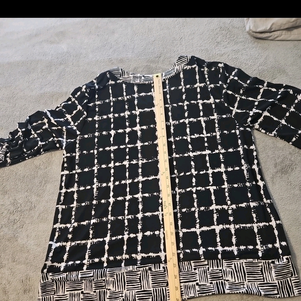 Alfred Dunner Black and White Patterned V-Neck Sweater - Picture 12 of 15